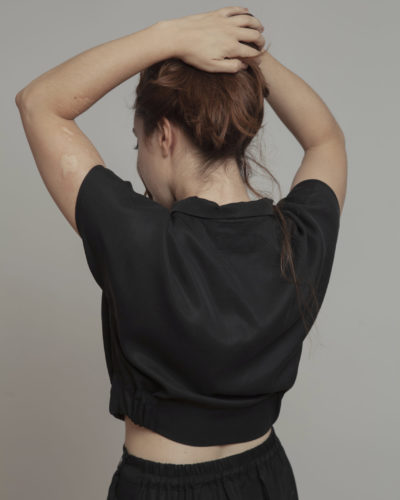 Cropped top negro