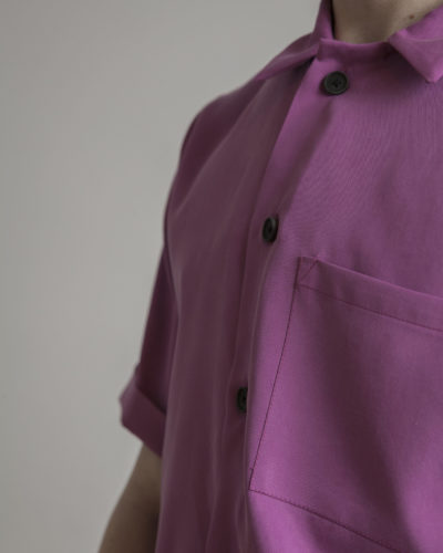 camisa tencel fucsia manga corta botones de semilla natural fabricados en Madrid